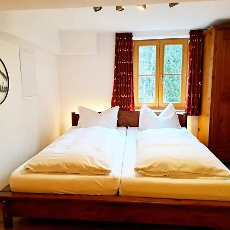 Etzerschloessl Guest house
