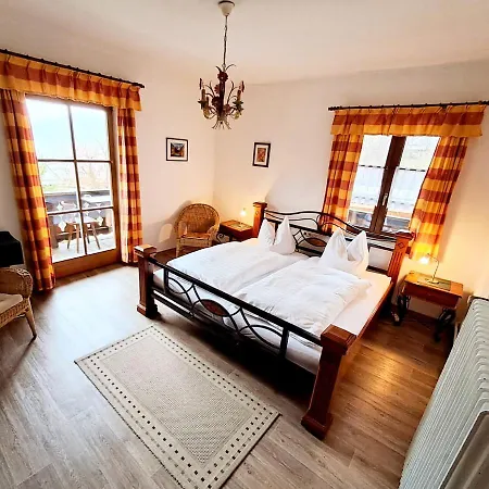 Guest house Etzerschloessl 3*